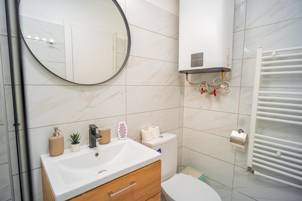 Refreshingly Chic: Newly Renovated 2Br Apartment Bucareste Exterior foto