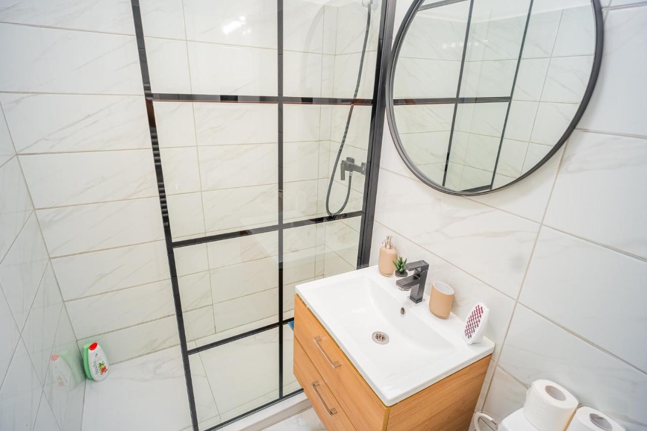 Refreshingly Chic: Newly Renovated 2Br Apartment Bucareste Exterior foto