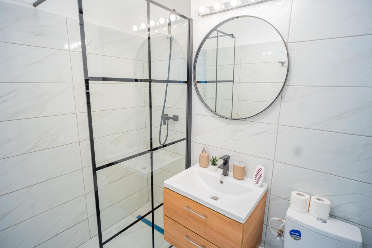 Refreshingly Chic: Newly Renovated 2Br Apartment Bucareste Exterior foto