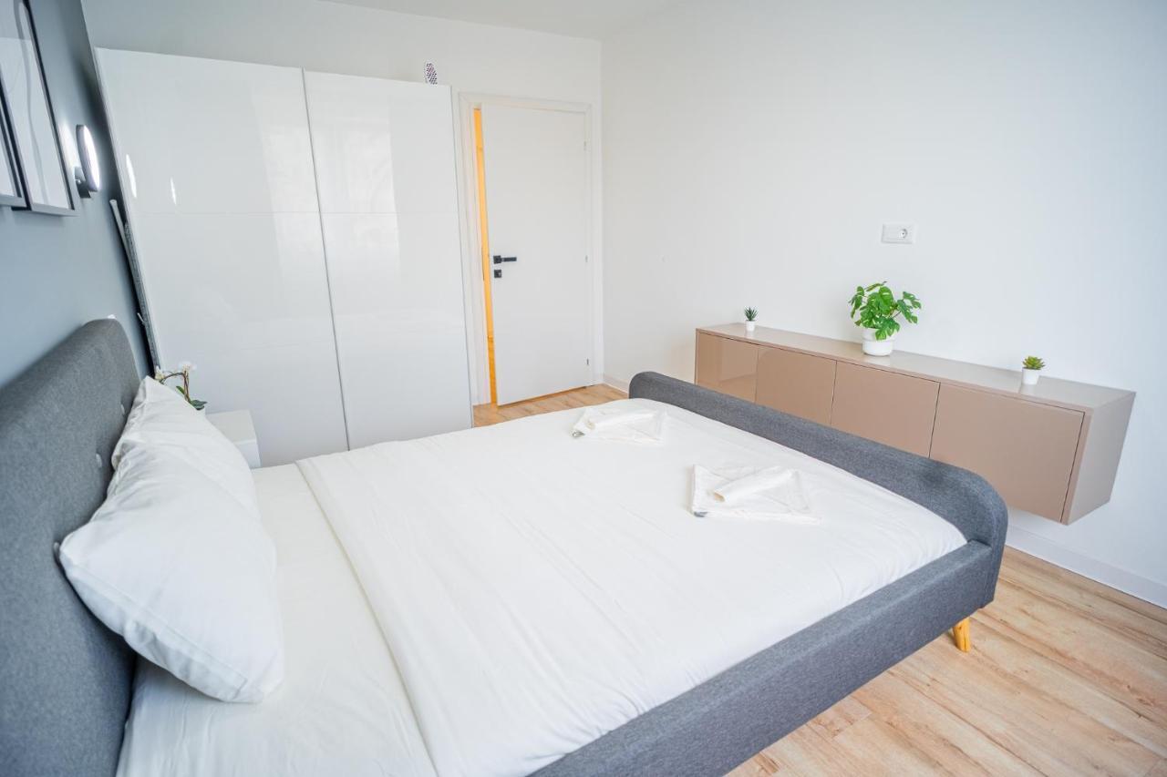 Refreshingly Chic: Newly Renovated 2Br Apartment Bucareste Exterior foto