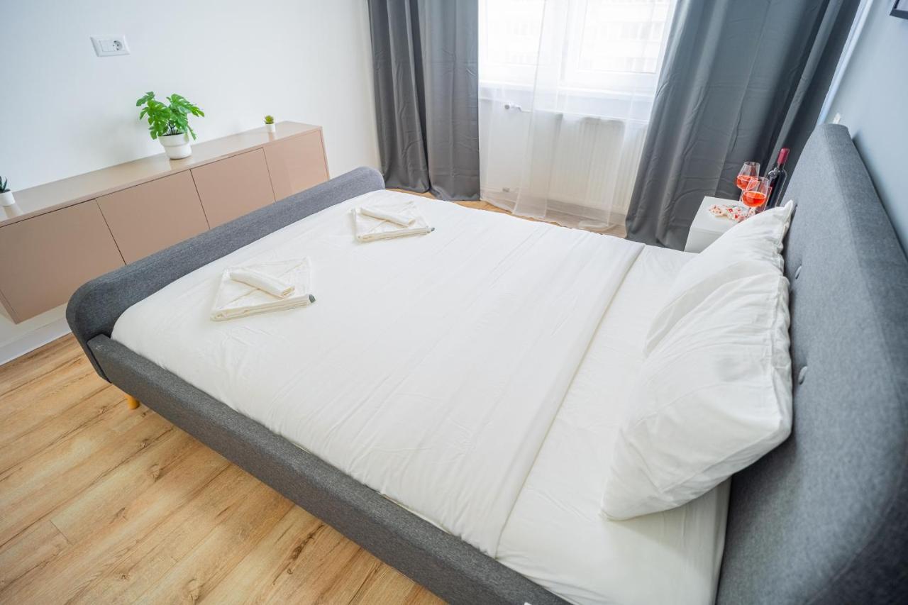 Refreshingly Chic: Newly Renovated 2Br Apartment Bucareste Exterior foto