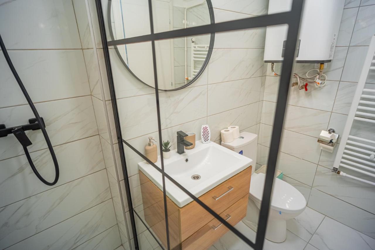 Refreshingly Chic: Newly Renovated 2Br Apartment Bucareste Exterior foto